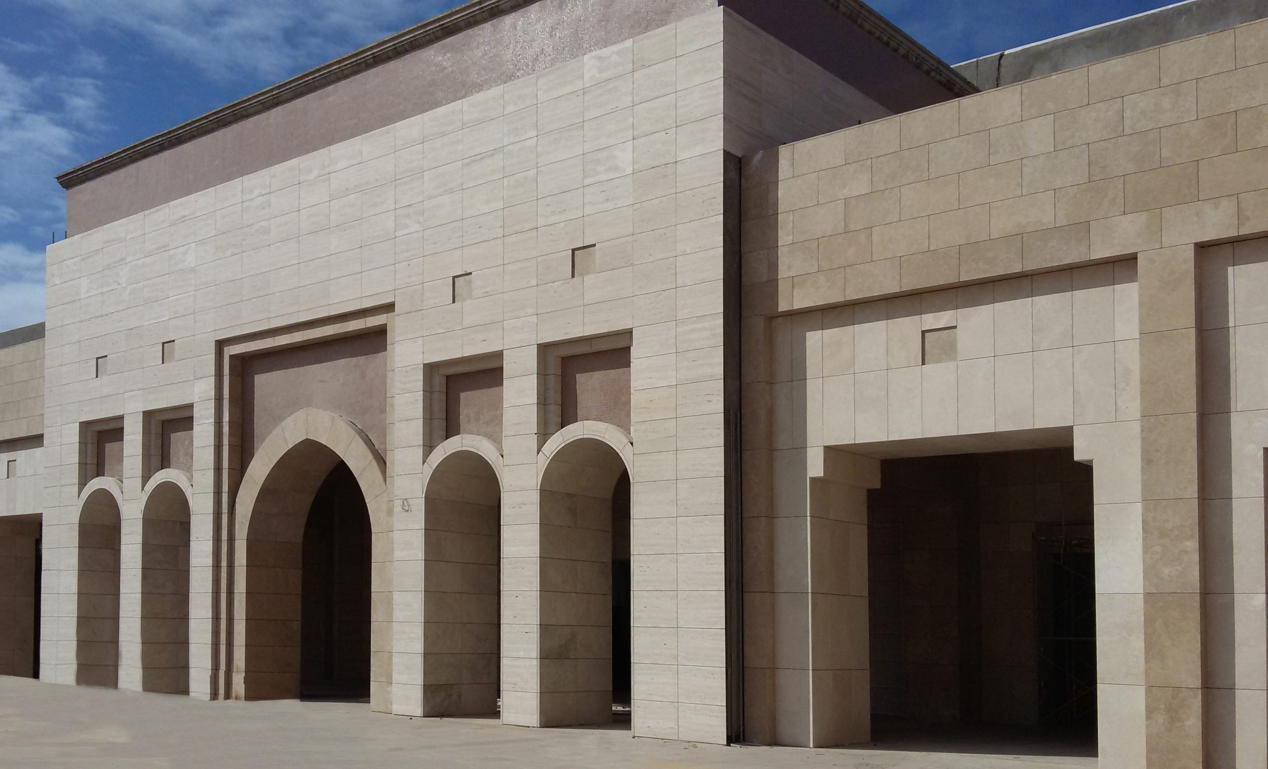 Rivestimento, parete ventilata, archi, Travertino, Daawa Investment Complex, Tripoli