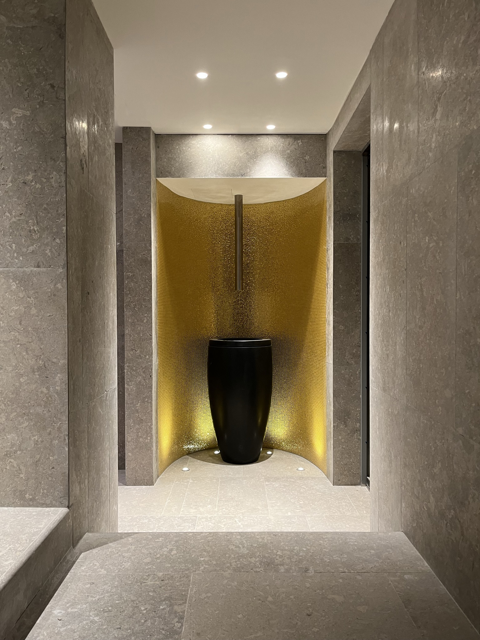 spa, pavimento, rivestimento, fontana di ghiaccio, pietra di vicenza, nero assoluto Zimbabwe, Bulgari Hotel Roma