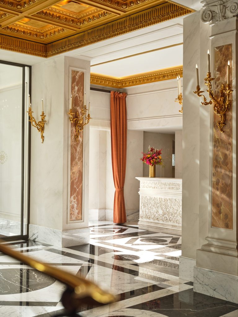 Pavimento, hall, Noir Saint Laurent, Statuarietto, Hotel Eden, Roma