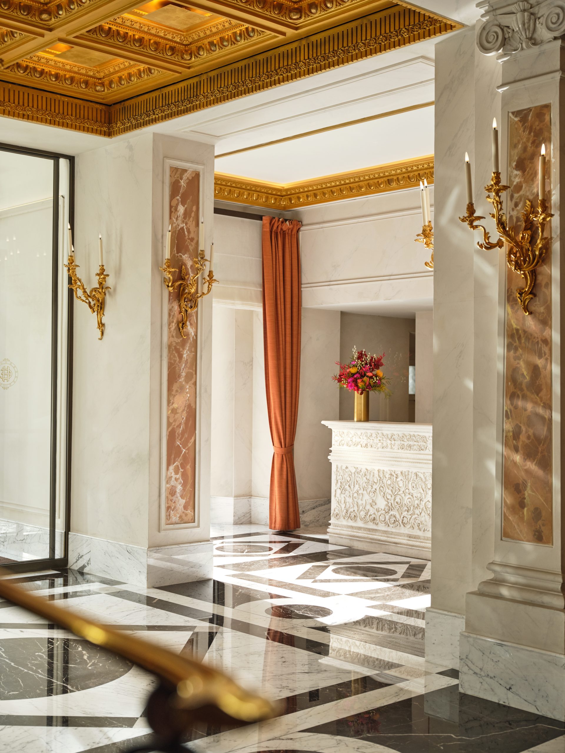 Pavimento, hall, Noir Saint Laurent, Statuarietto, Hotel Eden, Roma