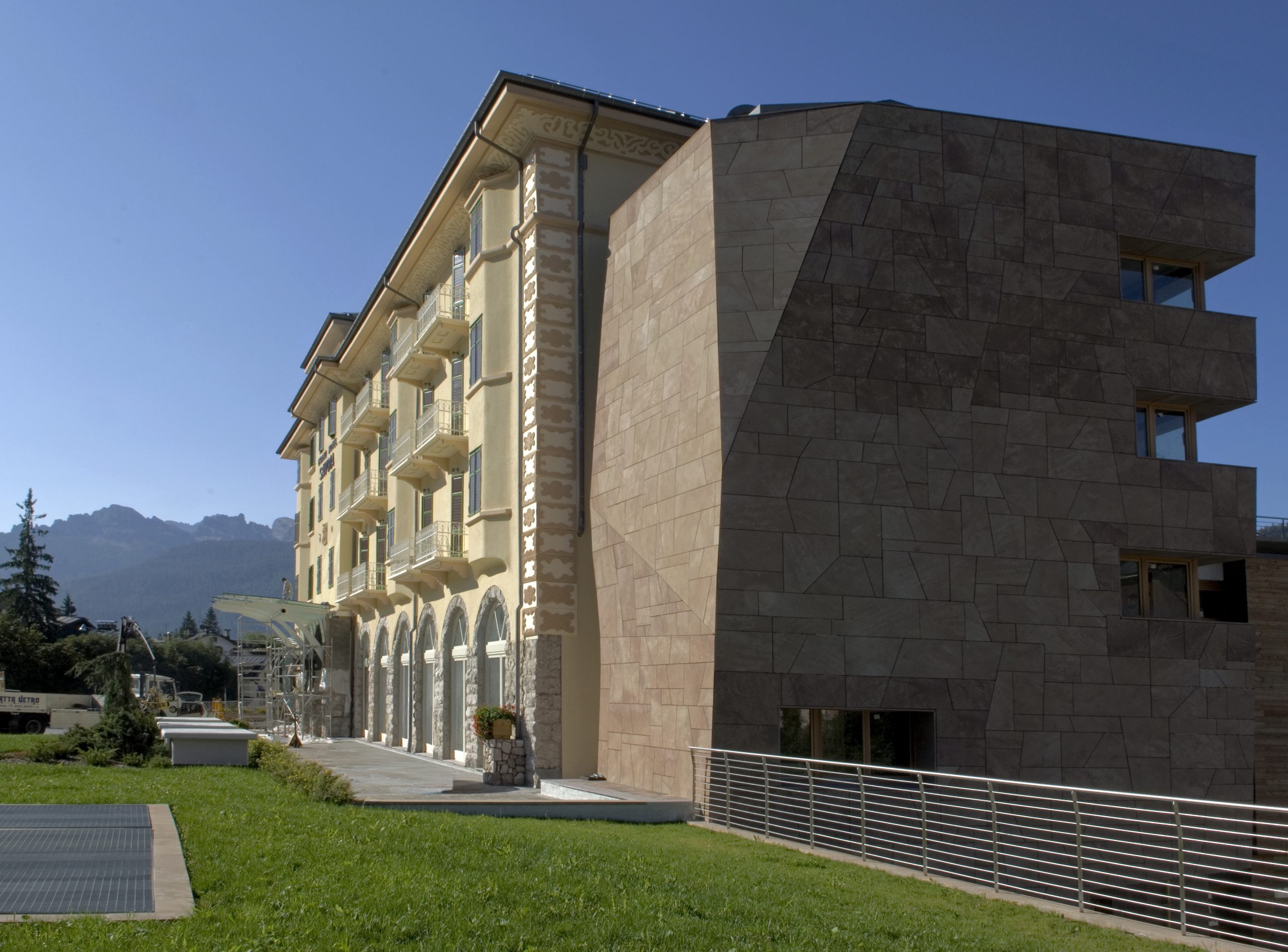 Parete ventilata, rivestimento hotel, Santafiora Hotel Savoia Cortina d'Ampezzo