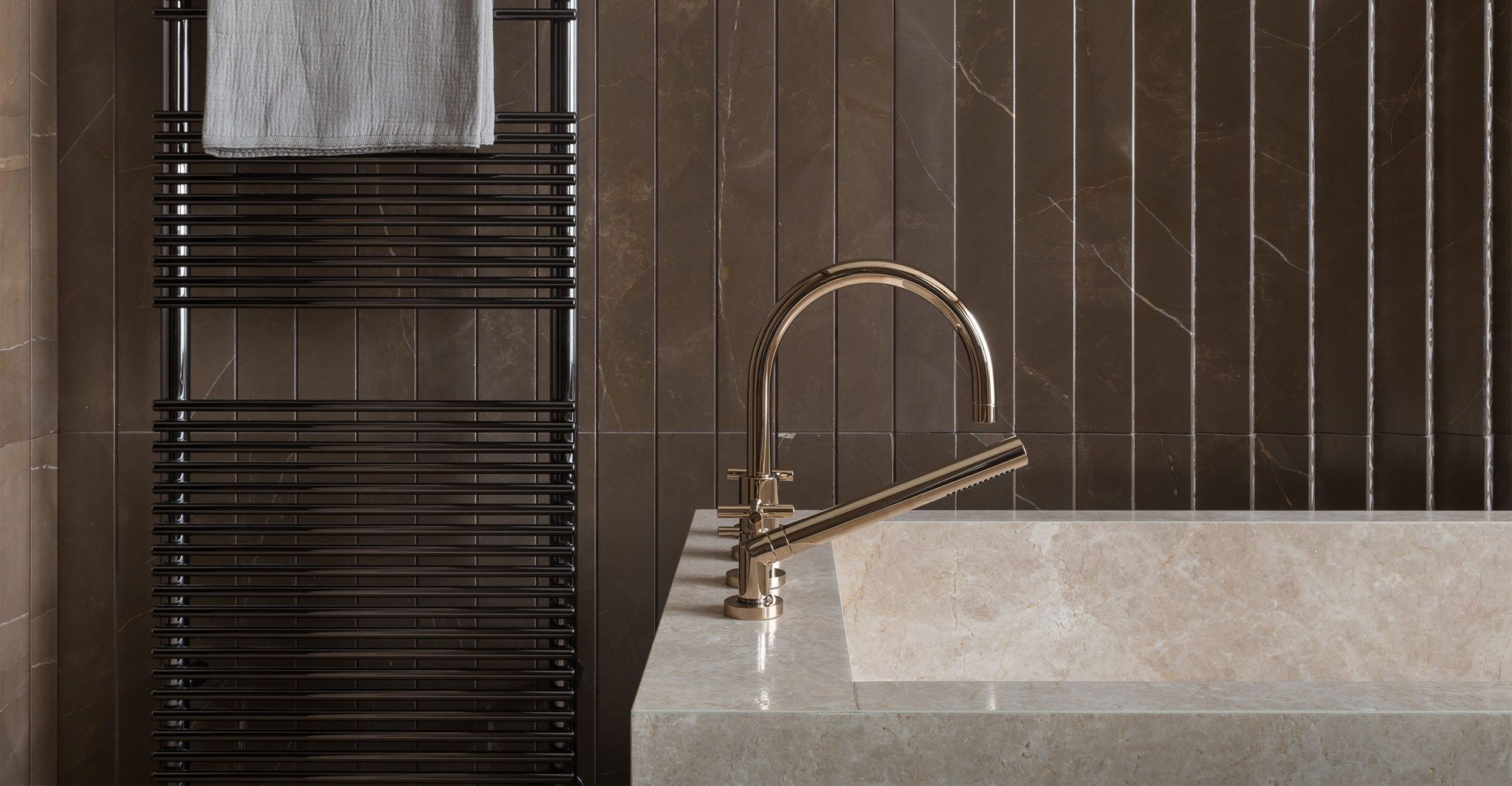 bagno, vasca, rivestimento, perception, crema emperador bronze amani, residenza privata Mosca