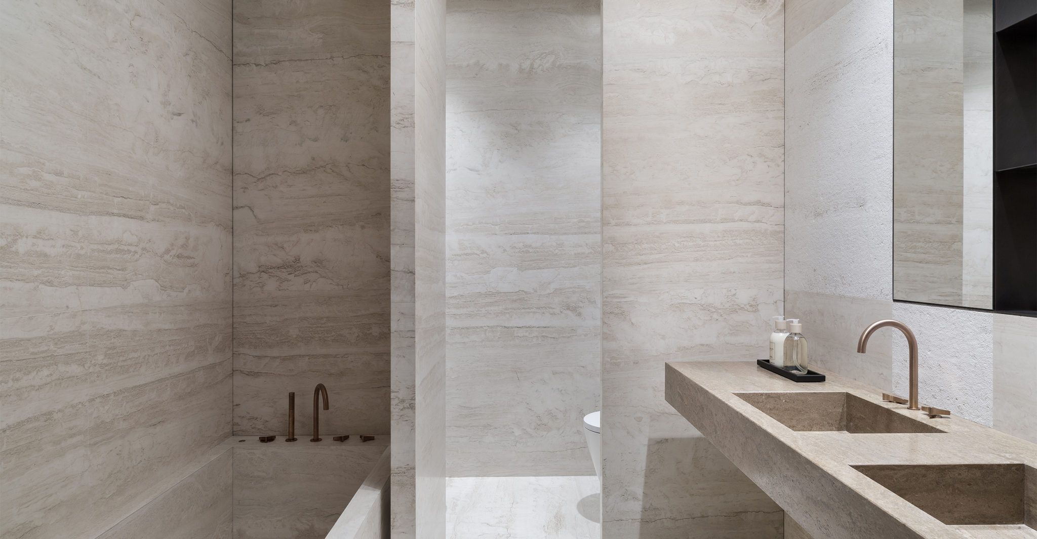 bagno, lavandini, vasca, porta, travertino, residenza privata, Mosca
